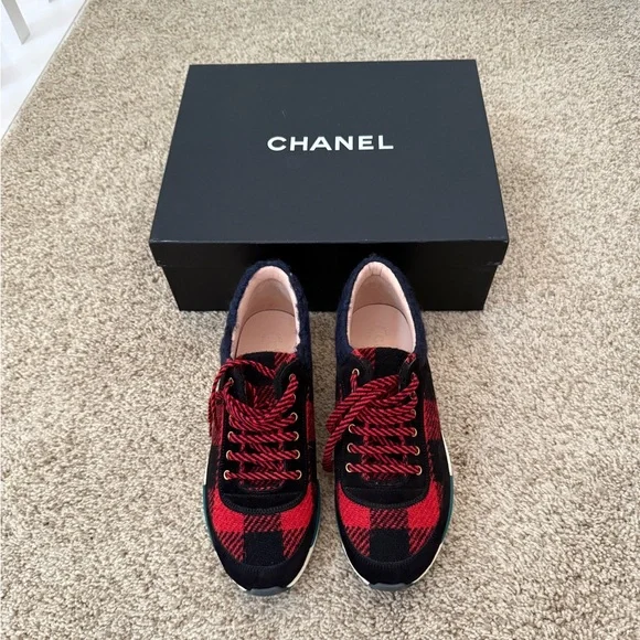 NIB Chanel Tweed Calfskin and Suede Houndstooth Sneakers Size 36.5