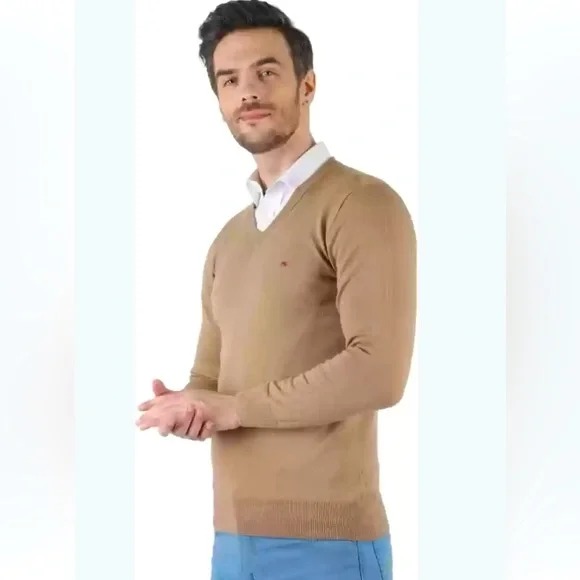 Men's Large Tommy Hilfiger V- Neck Sweater