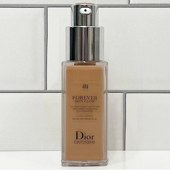 Dior 4N Neutral Medium Forever Skin Glow Foundation .67oz