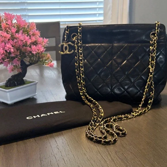 CHANEL Matelasse Black Quilted Lambskin Shoulder Bag with Gold Chain