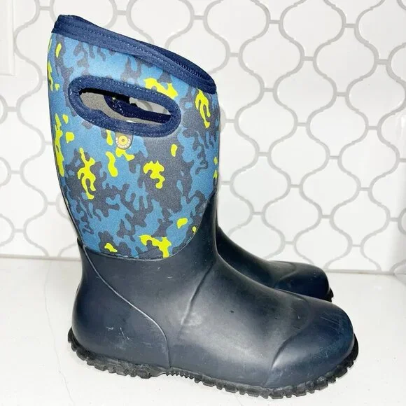 Bogs Pull On Boots Youth Size 4 Insulated Rubber Waterproof Blue Yellow Camo