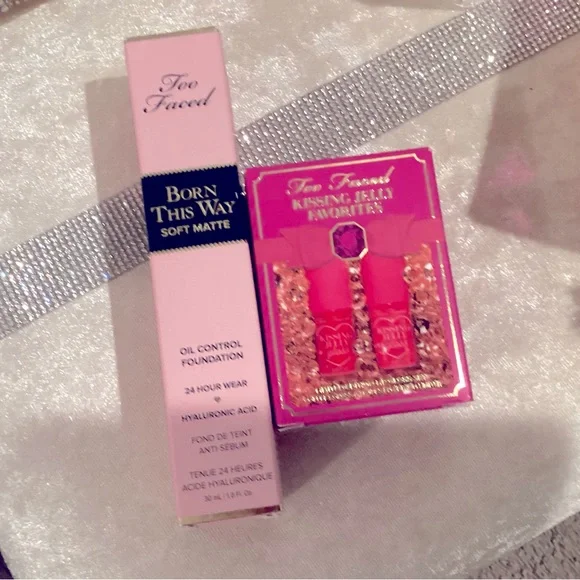 Too face makeup and lip bundle