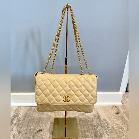 *RARE* Vintage Chanel Flap Bag, 24krt gld plated & COA (Coco trademark relaunch)