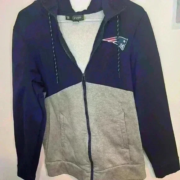 College combine PATRIOTS UNDER ARMOUR sweatshirt small
