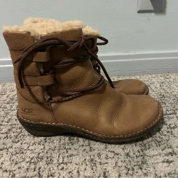 Ugg Brown & White Fleece Lined Caspia Lace Ankle Winter Boots Size 5