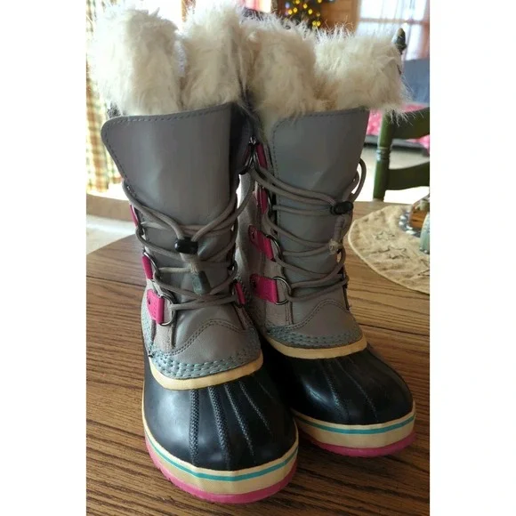 Girls‎ Size 4 Sorel Gray Suede / Black Rubber Pink Calf Winter Boots Faux Fur