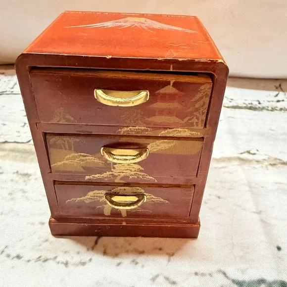 Vintage Japanese‎ Lacquer Jewelry Box Chest Gold Hand Painted Trinket Storage