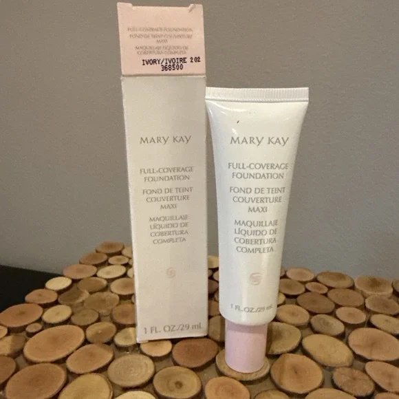 Mary Kay - 368500 - Full Coverage Foundation - Ivory - 202 NEW OLD STOCK - 1 OZ