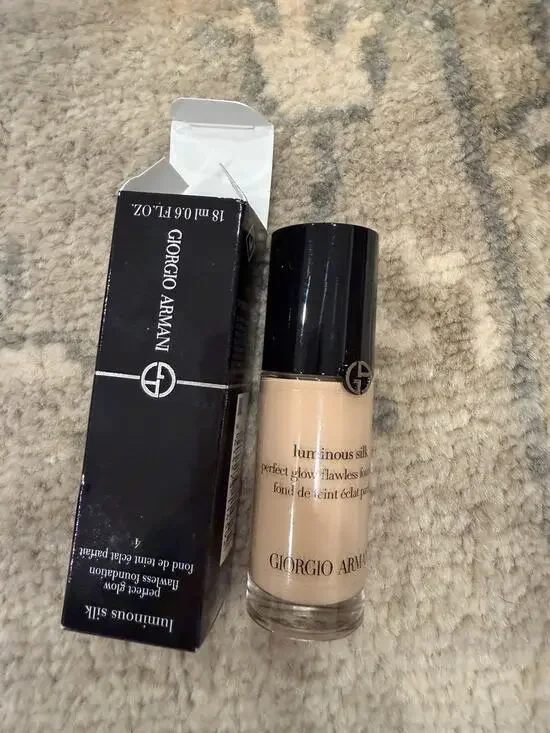 Giorgio Armani Luminous Silk Foundation Shade 4 SIZE 18 ML NIB NEW