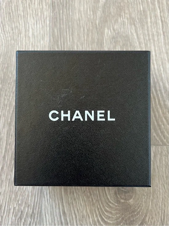 Chanel Box (BB76)