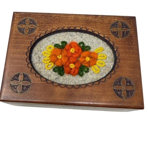 Vintage Wooden Jewelry Box Womens Embroidered‎ Floral Lid Trinket Keepsake 70s
