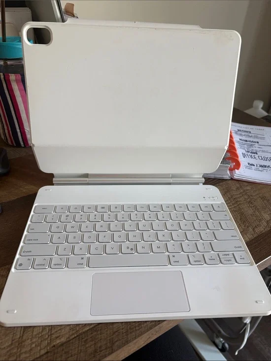 ESR White Wireless Bluetooth Keyboard Case for iPad Air 13” with Trackpad