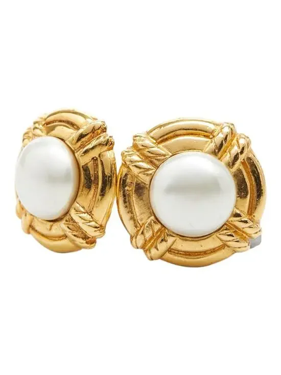 Chanel Vintage Clip-On Earrings Pearl #247016C46B