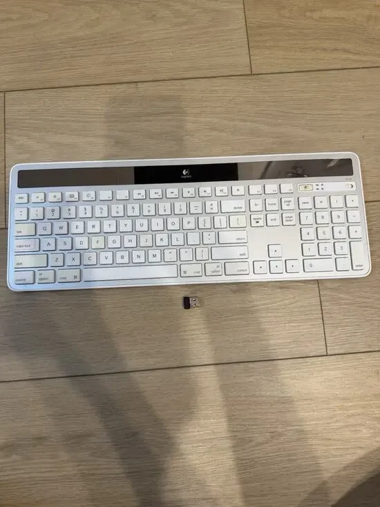 Logitech K750 Wireless Solar Keyboard White - w/ Dongle Tested and Working