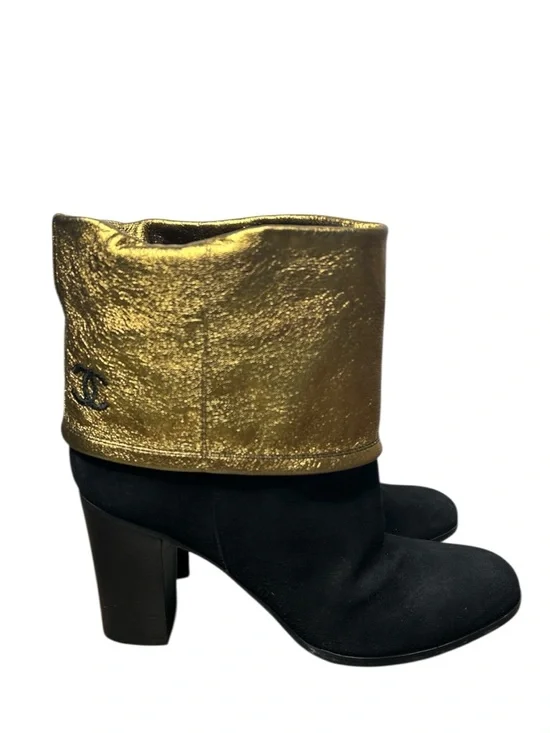 Chanel Gold CC Fold Over Ankle Boots Size 40 Black Suede Leather Logo Heels