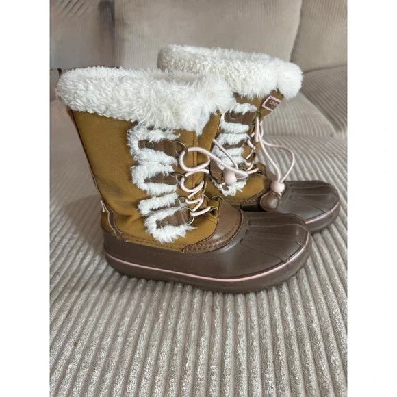 London Fog  Girls Size 2 Winter Snow Boots Faux Fur Lined Excellent Condition