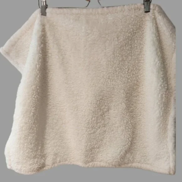 UGG Discontinued Nwot‎ Sherpa Pillow Case