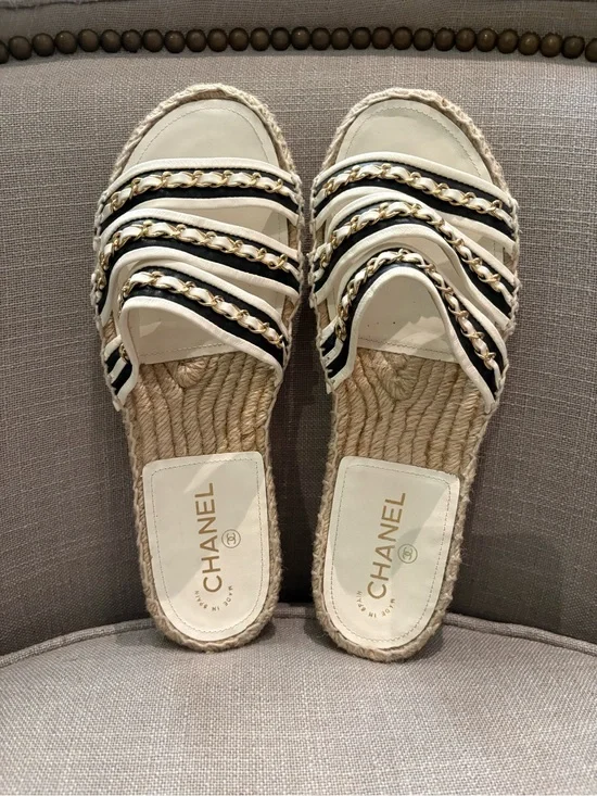 CHANEL Chain Link Accent Espadrilles