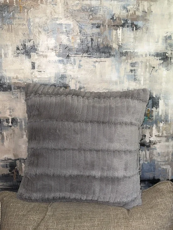 NWOT GRAY COLOR RUCHED FAUX FUR HOME ACCENT DECORATIVE THROW PILLOW 18x18