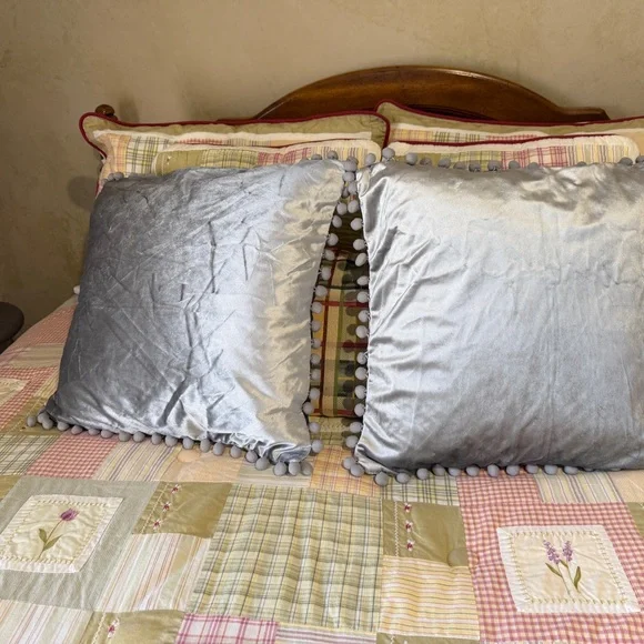 Elegant‎ Silver Throw Pillow Set of 2  New