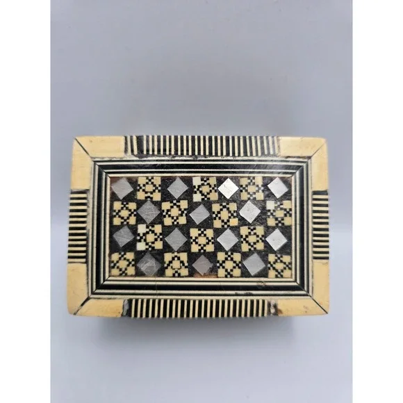 Vintage Wooden Trinket Box Inlaid Mother of Pearl Geometric Design Hinged‎ Lid