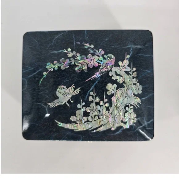 Vintage Korean Mother of Pearl Lacquer Box Certified Artisan Turtle Clasp