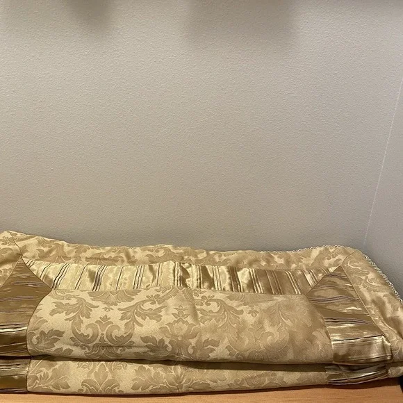 Croscill Standard‎ Corded Pillow Shams Set Of 2 NICE Golden Yellow