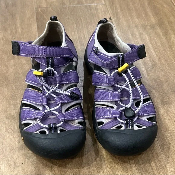 Keen youth Kids Purple Outdoor Sandal - Sporty Closed-Toe Water Shoe 4