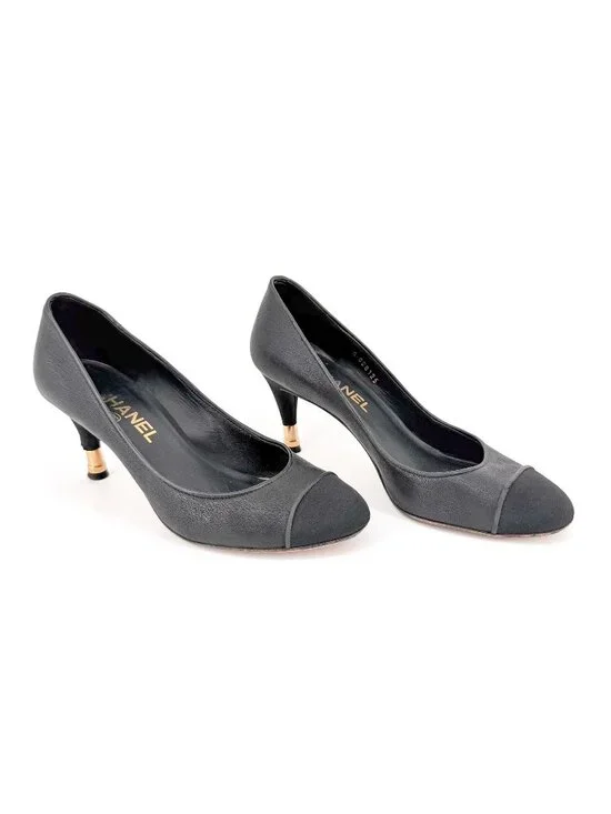 Chanel CC Cap Toe Pumps Heels Black Leather Size 38 US 7-7.5 Women’s