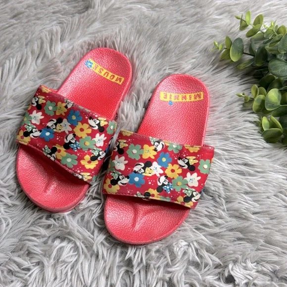 Minnie louse pink toddler slides size 9/10