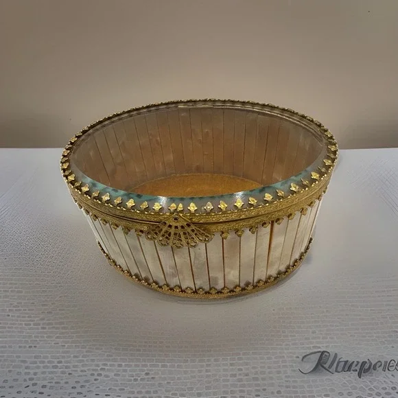 Antique (approx 1920-40) Mother Of Pearl Oval Jewelry Box