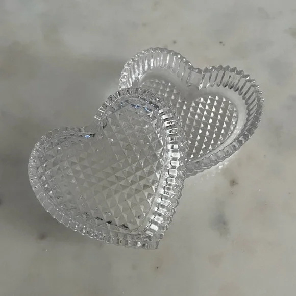 Like 🆕 Crystal heart shaped jewelry trinket box