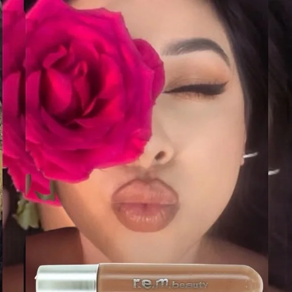 r.e.m. beauty by Ariana Grande – On Your Collar Plumping Lip Gloss Away Message
