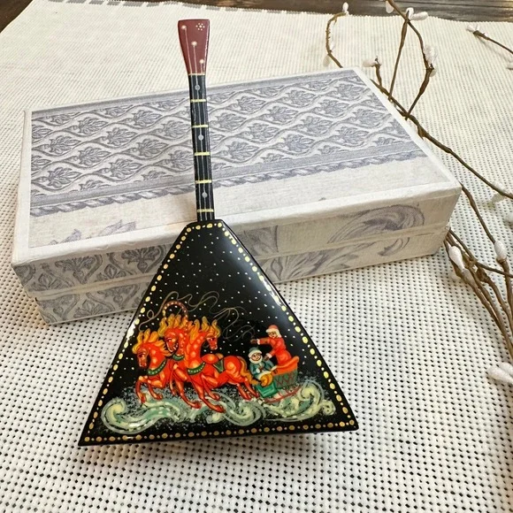 Vintage Rare Handpainted‎ Handmade Balalaika Lacquer Trinket Box Collectible 6