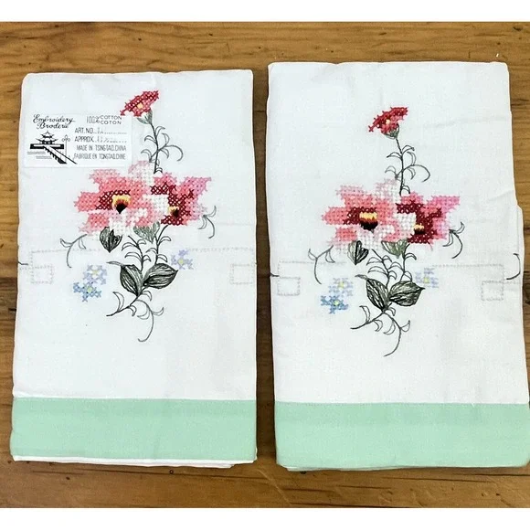 Pair of Pillowcases with‎ embroidered flowers, White with Pink Flowers 18x28