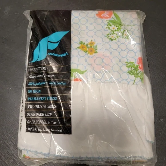 Vtg Fieldcrest White Floral No Iron‎ Percale Two Pillow Cases Set For 21 x 27 in