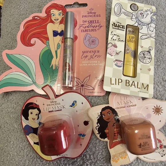 Set Of 4 Disney Princess ,Coconut Scented Lip Mask -  Lip Gloss, Lip Balm