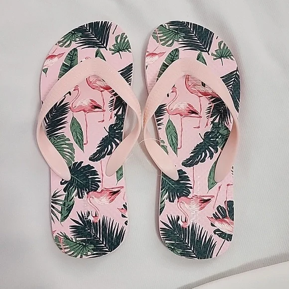 Old Navy Flip flops Size: 3-4