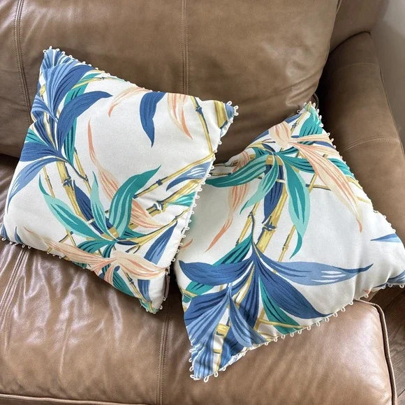 allen + roth Floral Off-white Square Summer Tropical Throw Pillows Lot of‎ 2 EUC