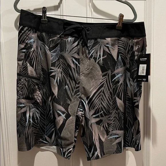 Dakine Men's Tropical Leaf Pattern Swim Shorts 38