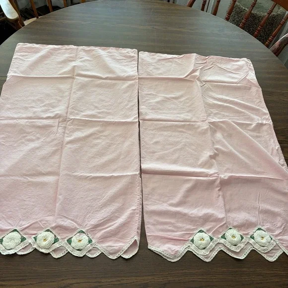 Vintage Pink Pillowcase Pair Crochet Daisy Trim Cottage Bed Linens