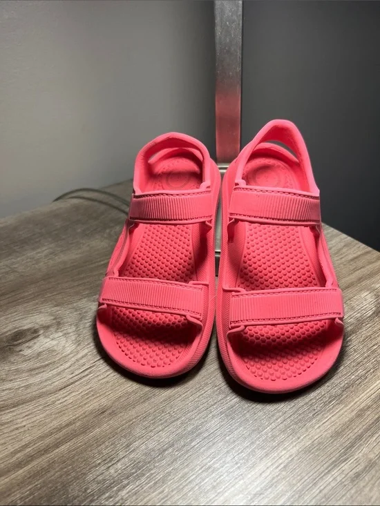 totes Kids Bright Pink Hook-and-Loop Sandals
