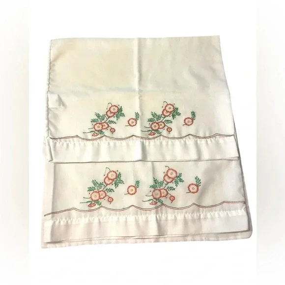 Vtg Set of 2 Handmade/Hand Embroidered/Hand Crochet Floral Pillow Cases