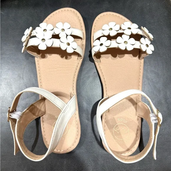 White Mountain Floral White Sandal girls sz 5