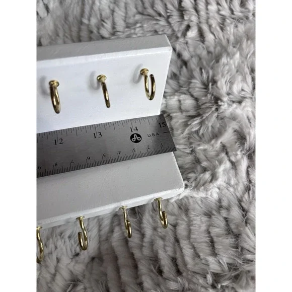 White Wood 30 Hook Chain Necklace Holder Attaches To‎ Wall  2754  15 X 3