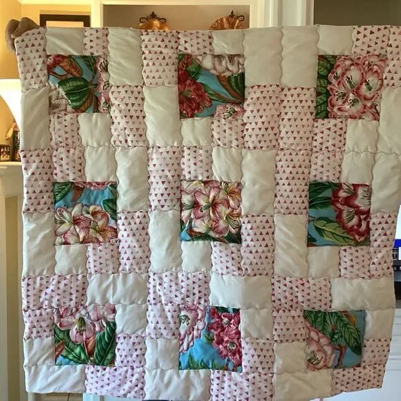 NWT. Hand Craffted Beautiful Floral Print Quilt