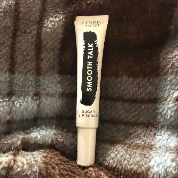 New Victoria’s Secret Smooth Talk sugar Lip scrub