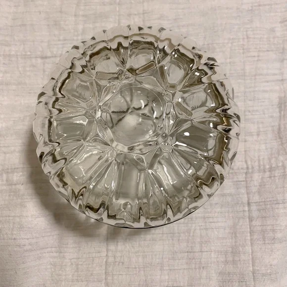 Vintage hinged round clear patterned glass trinket holder