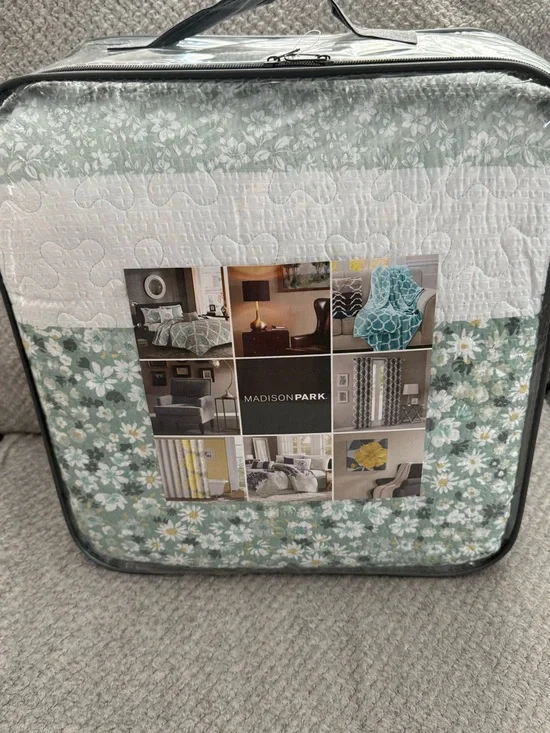 Madison Park Sage Green Floral Quilt Set - 4 Piece NWT
