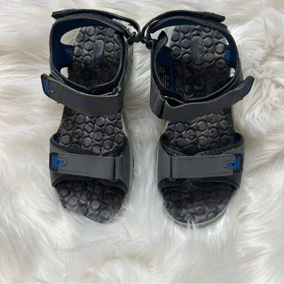 Size 4 Boys Eddie Bauer Sandals E1